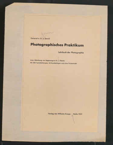 Entwürfe und Korrekturfahnen von Titelblättern und Einbänden für verschiedene Verlage