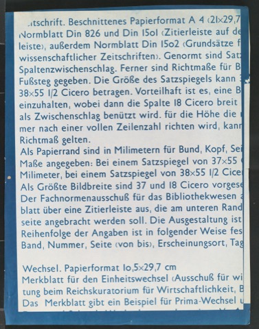 Cyanotypien mit in Uhertype Standard-Grotesk gesetztem Text