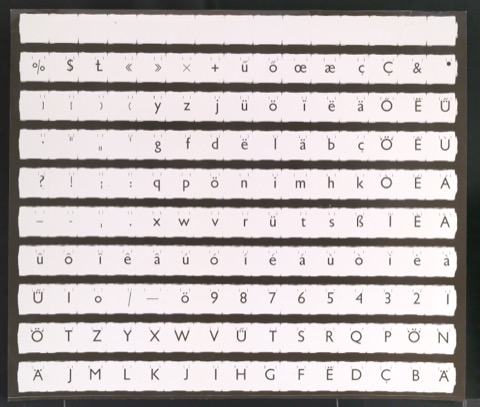 Kontaktabzug von Schmalfilmzeilen der Uhertype Standard-Grotesk