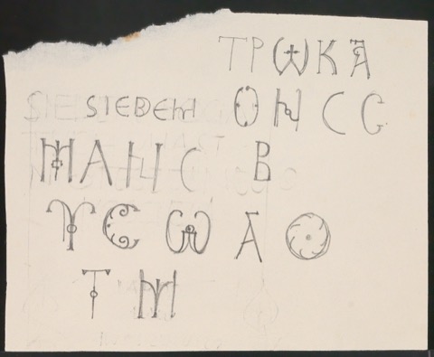 Probedrucke von Buchstaben und handschriftliche Schriftübungen