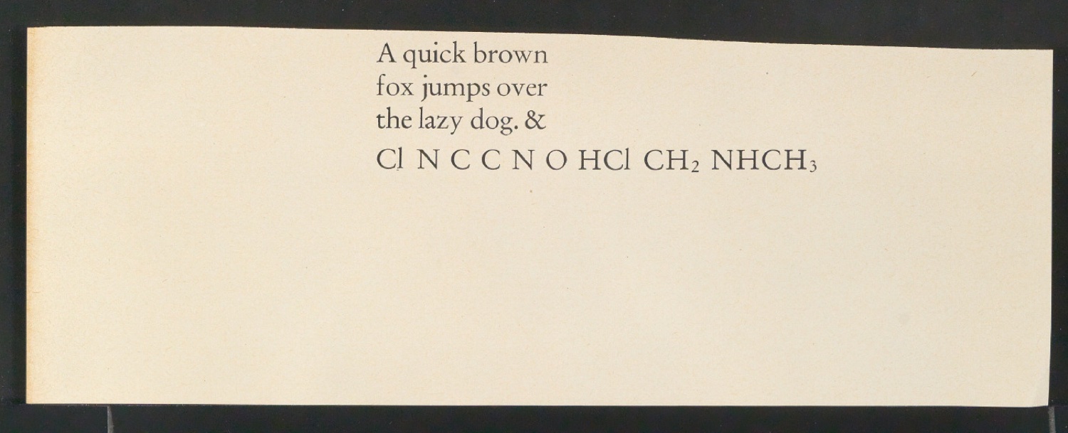Mappe mit Transparentfolie, Probedrucken und Notizen zur Garamond — Blatt 51