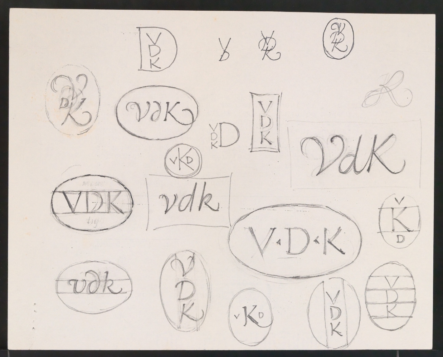Entwurfsskizzen von Titelblatt und Verlegermarke für Leben und Werk des Typographen Jan Tschichold — Blatt 18