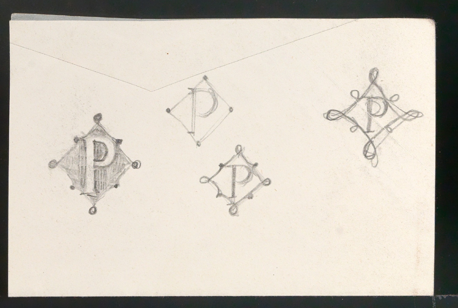 Skizze des Buchstaben P mit Dekor — Blatt 1