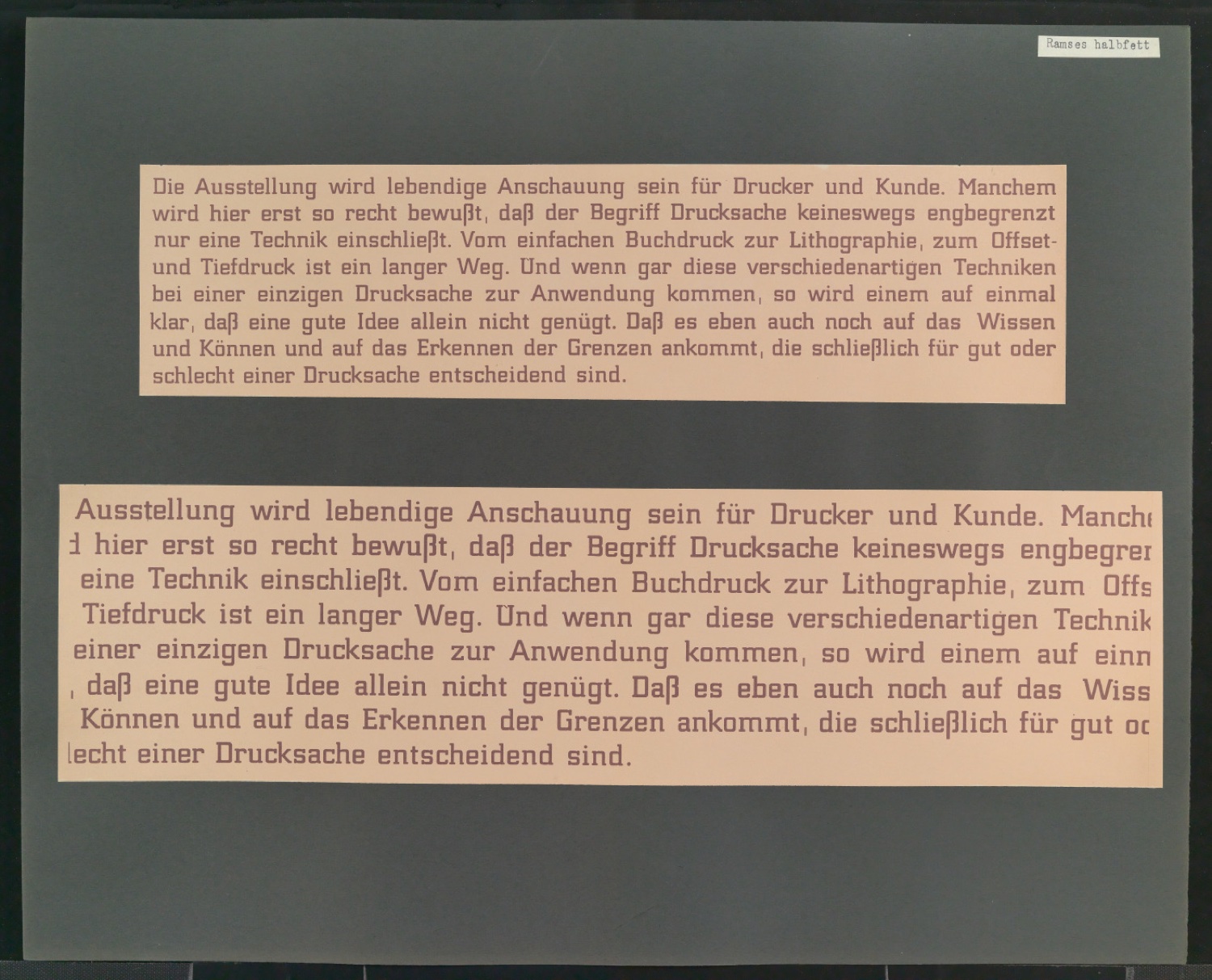 Mappe mit großformatig montierten Probedrucken von Uhertype Standard-Grotesk und Uhertype Ramses — Blatt 13