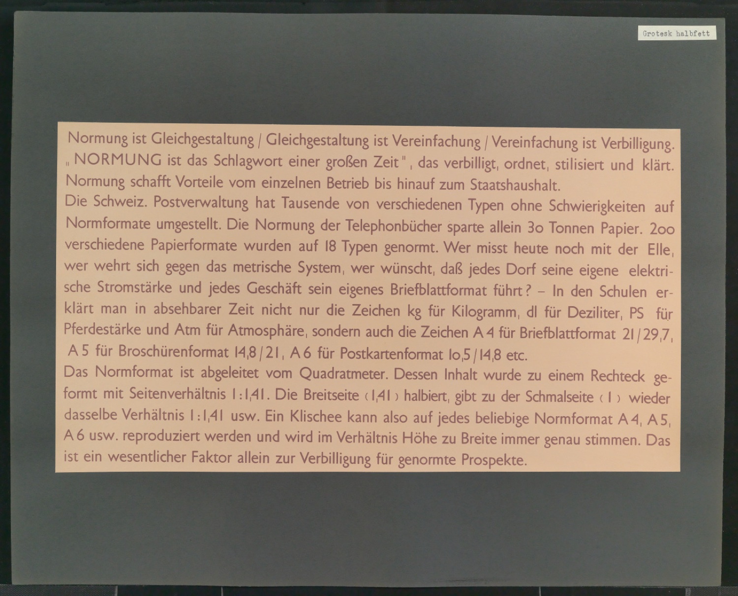 Mappe mit großformatig montierten Probedrucken von Uhertype Standard-Grotesk und Uhertype Ramses — Blatt 21