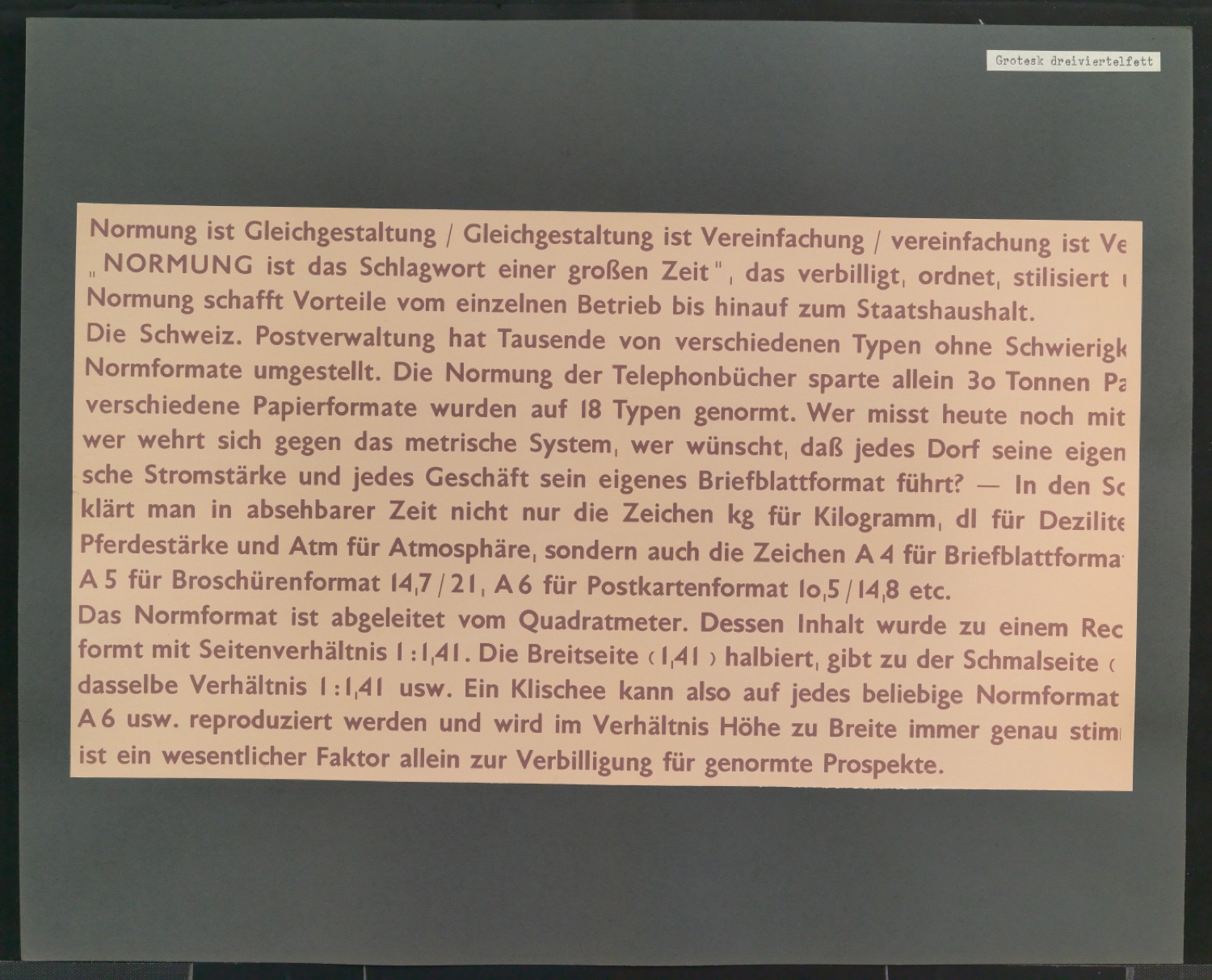 Mappe mit großformatig montierten Probedrucken von Uhertype Standard-Grotesk und Uhertype Ramses — Blatt 23