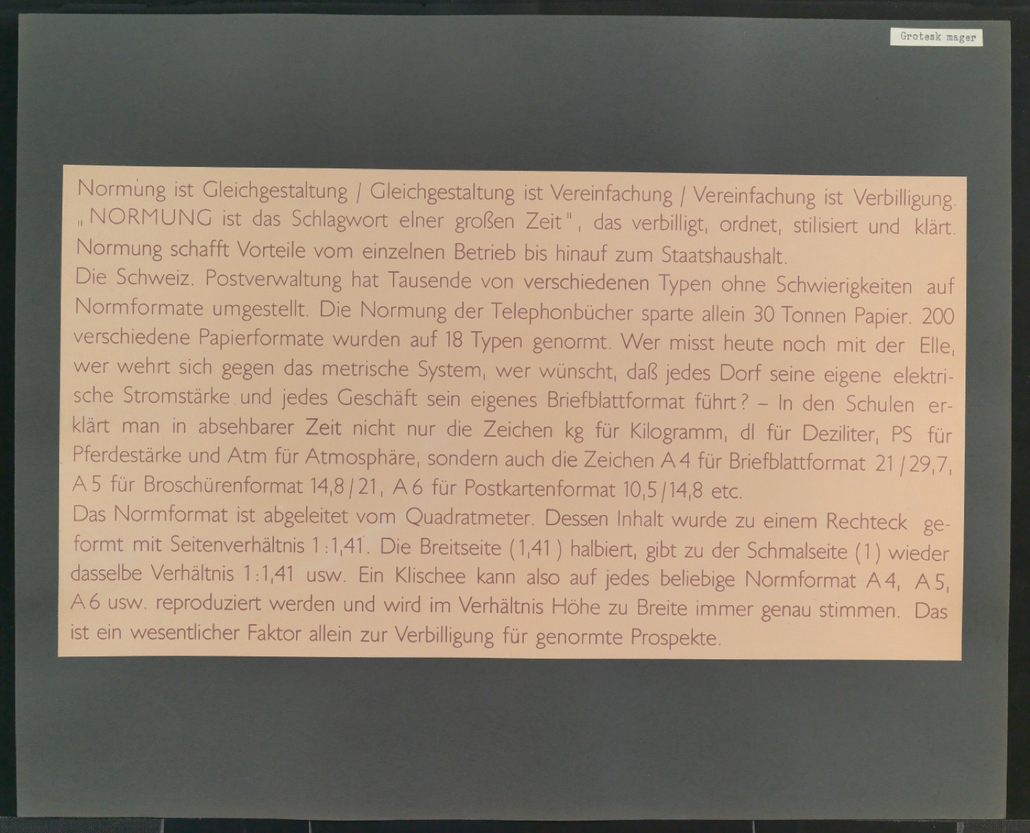 Mappe mit großformatig montierten Probedrucken von Uhertype Standard-Grotesk und Uhertype Ramses — Blatt 25