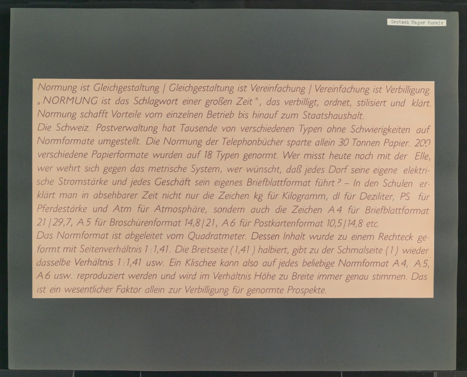 Mappe mit großformatig montierten Probedrucken von Uhertype Standard-Grotesk und Uhertype Ramses — Blatt 29