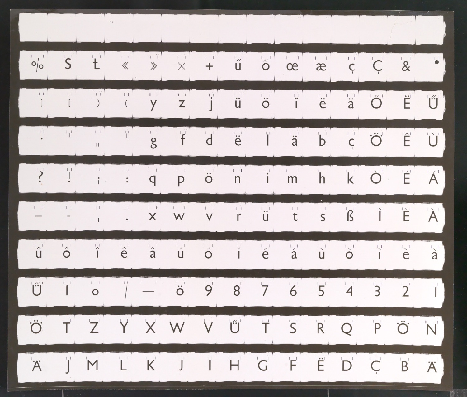 Kontaktabzug von Schmalfilmzeilen der Uhertype Standard-Grotesk — Blatt 1