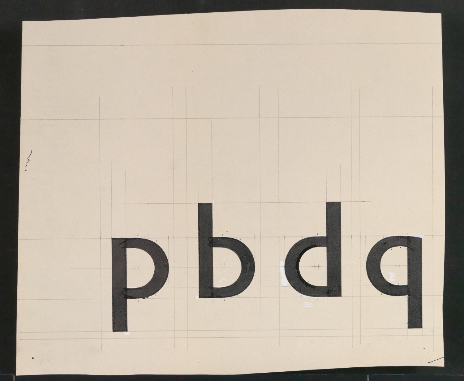 Mappe mit Entwurfszeichnungen Uhertype Halbfette Standard-Grotesk Supérieures — Blatt 9