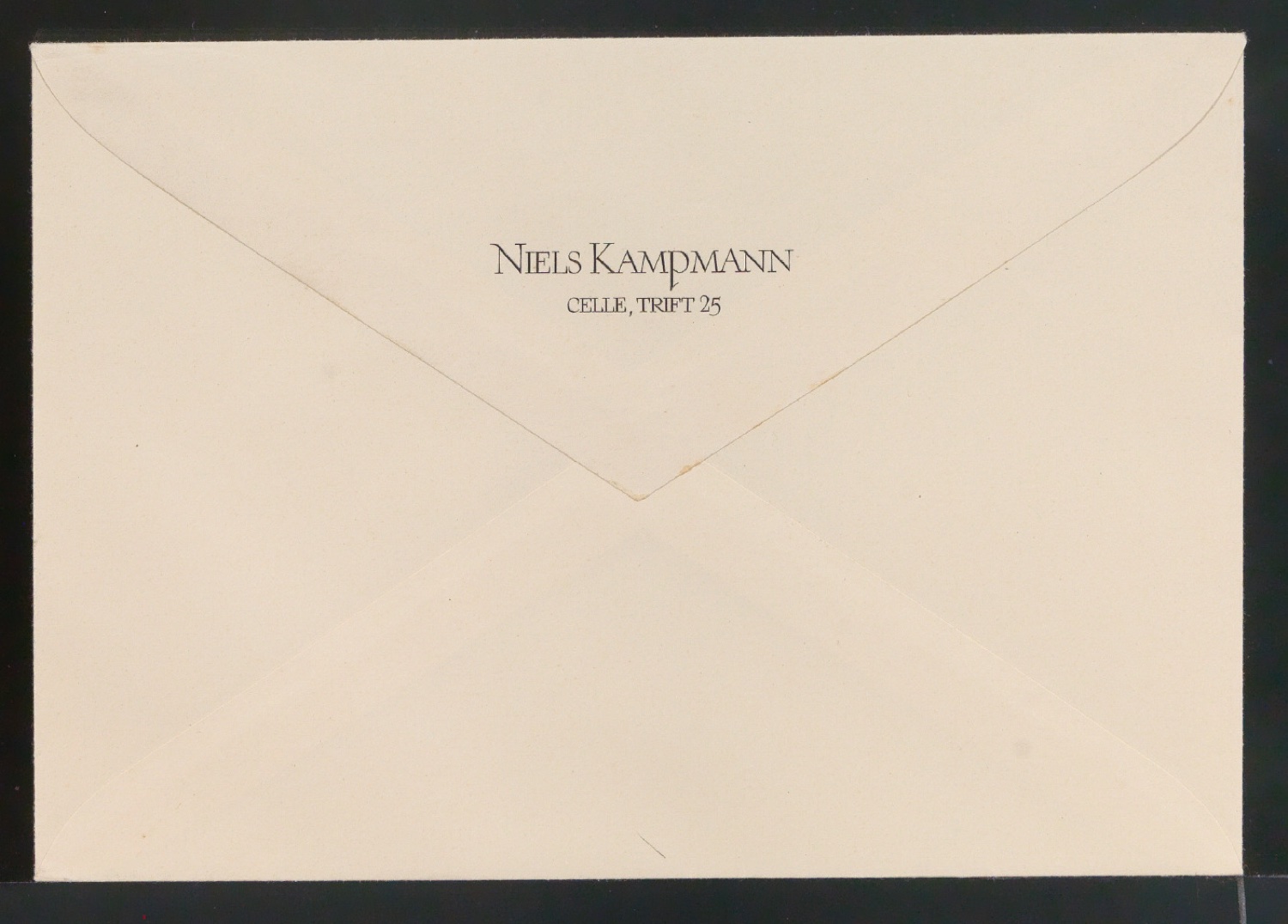 Briefumschlag und Briefbogen für Niels Kampmann — Blatt 1