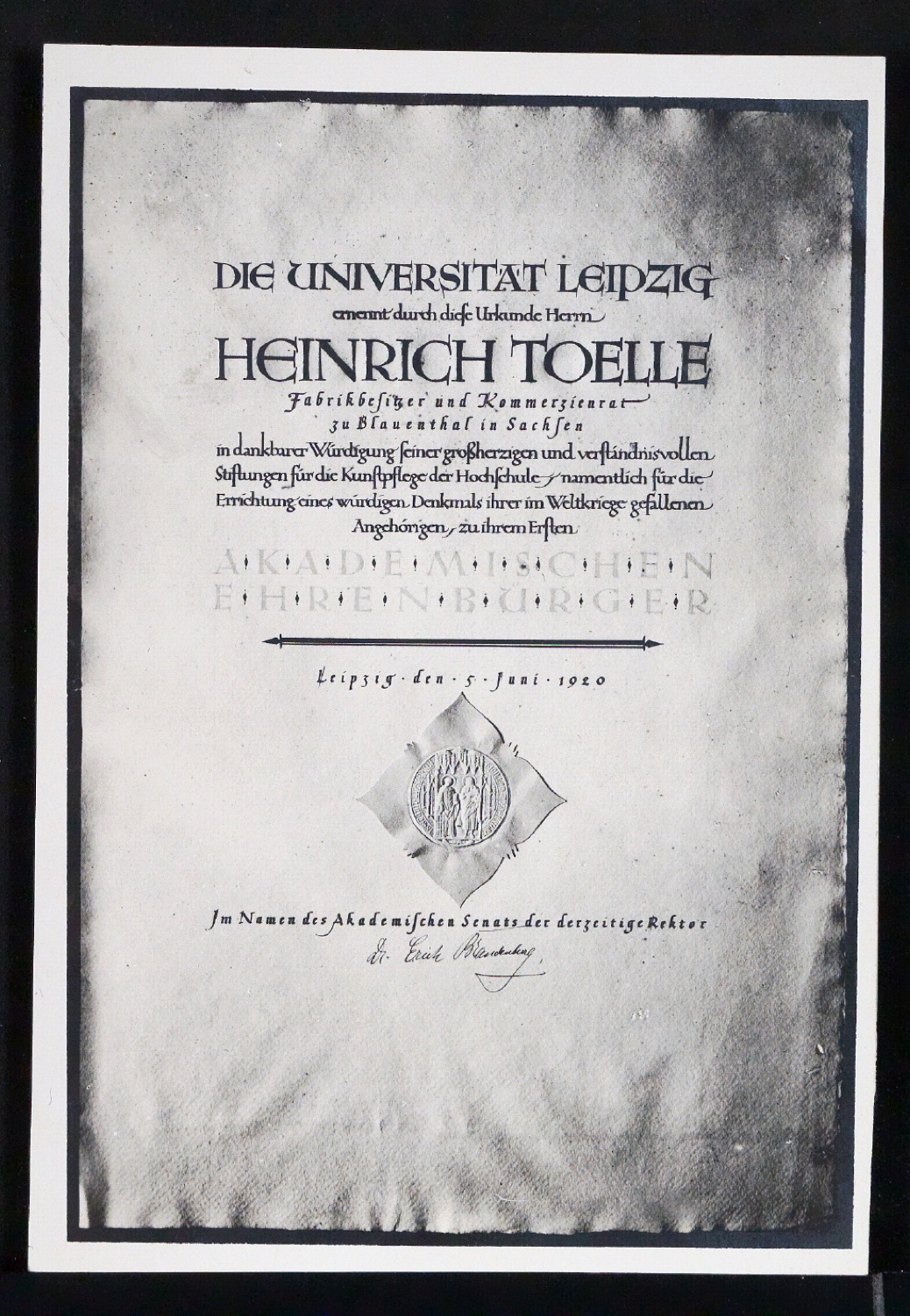 Reproduktionen und Fotografien von buchgestalterischen Werken Tschicholds — Blatt 3