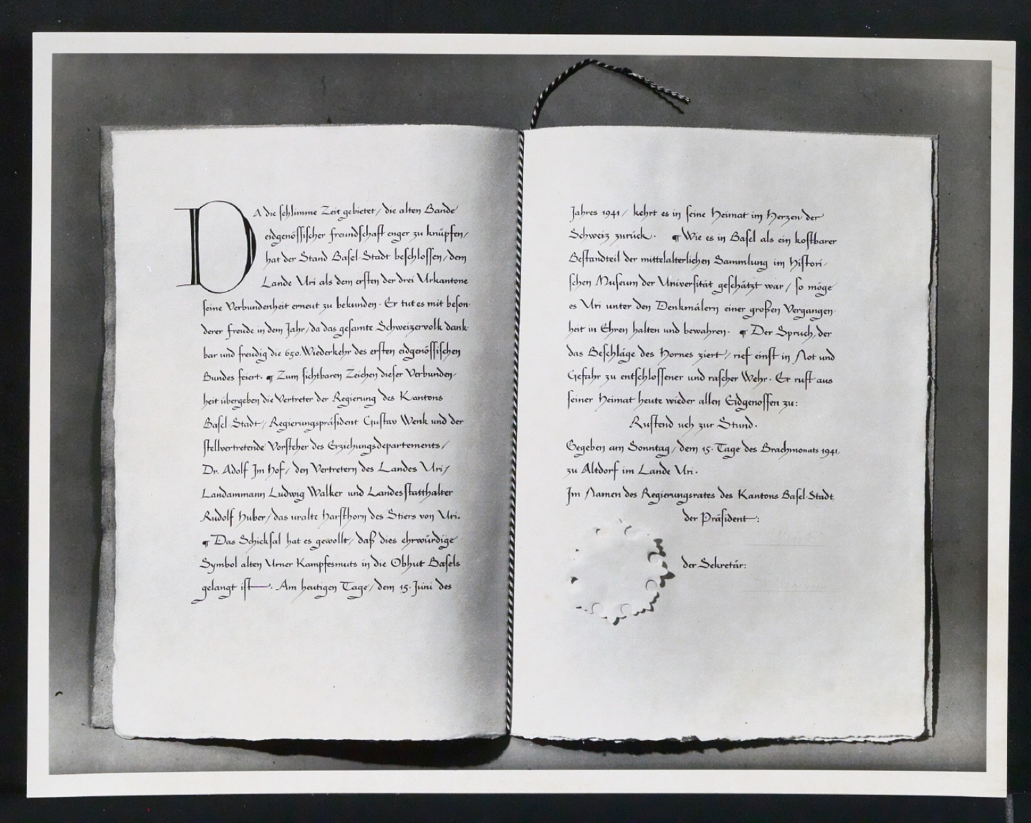 Reproduktionen und Fotografien von buchgestalterischen Werken Tschicholds — Blatt 7