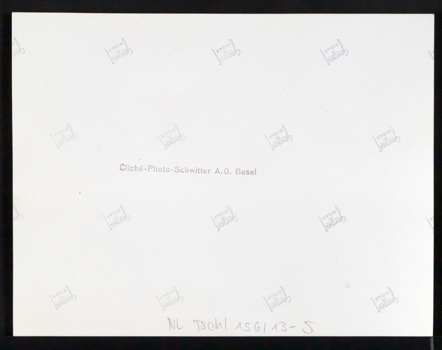 Reproduktionen und Fotografien von buchgestalterischen Werken Tschicholds — Blatt 10