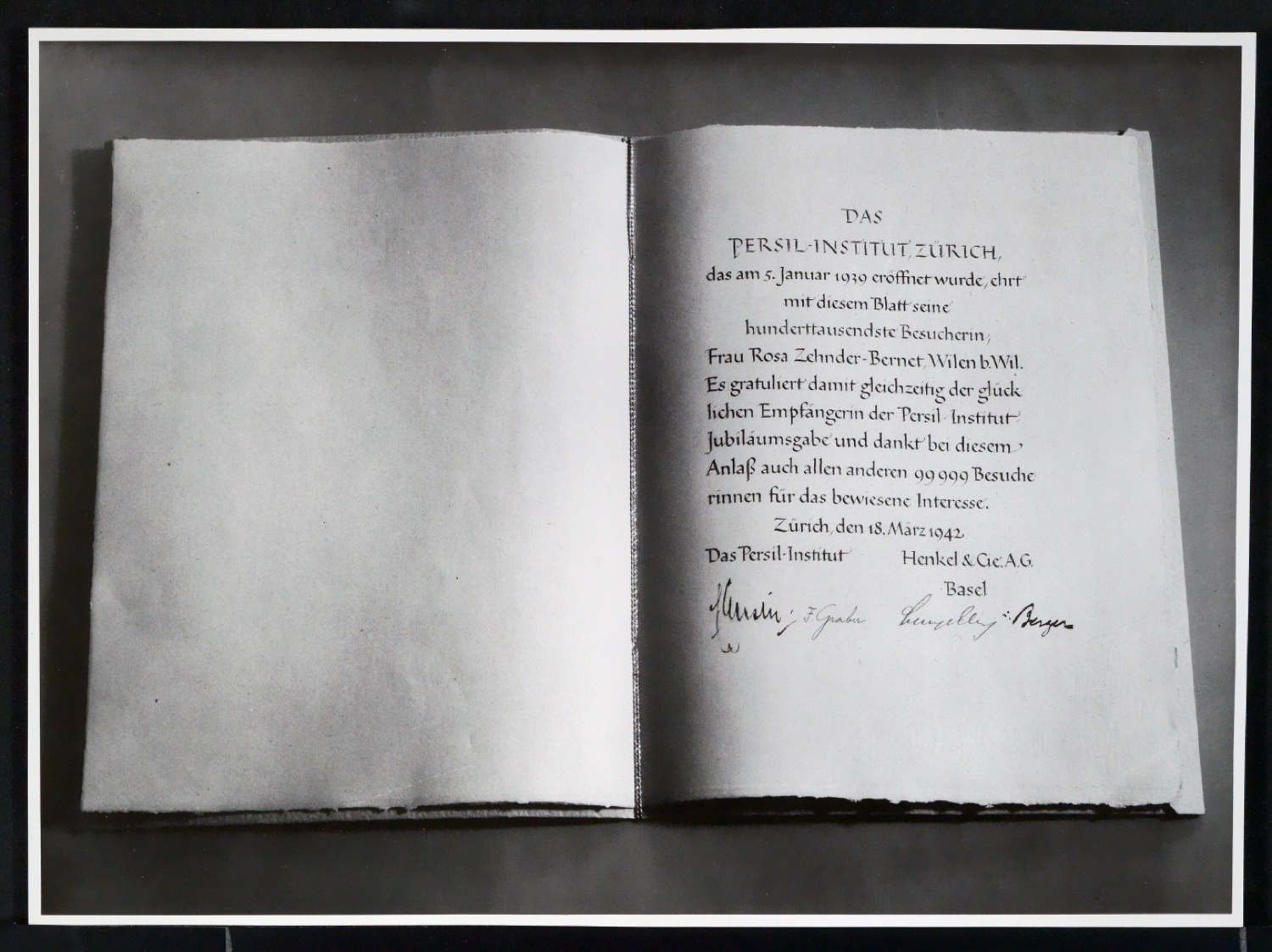 Reproduktionen und Fotografien von buchgestalterischen Werken Tschicholds — Blatt 13